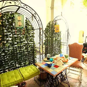  Appartamento Hand Decorated House With Court